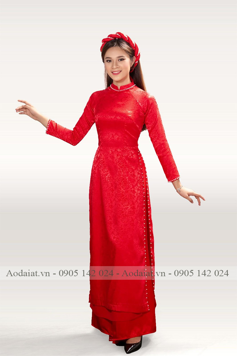 Mẫu áo dài bưng quả màu đỏ, chất liệu Lụa tơ mềm mại